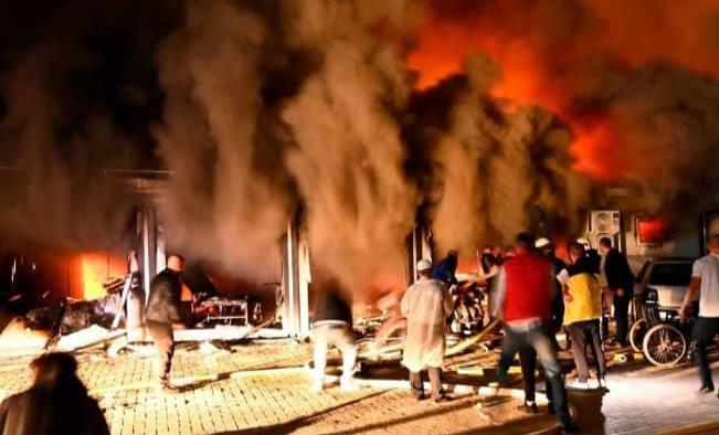 Al menos 14 MUERTOS deja voraz incendio en hospital COVID-19