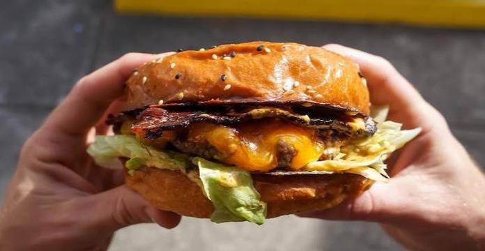 FOTO: Encuentra dedo humano en una hamburguesa del restaurante “Hot Burger”