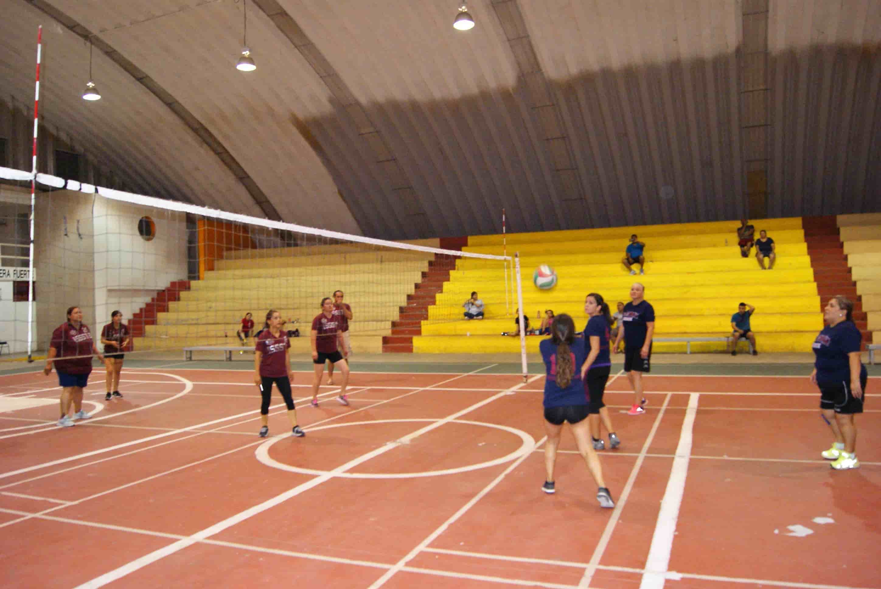 BUROCRATAS PONE  ALTO A ISSTE en el voleibol municipal