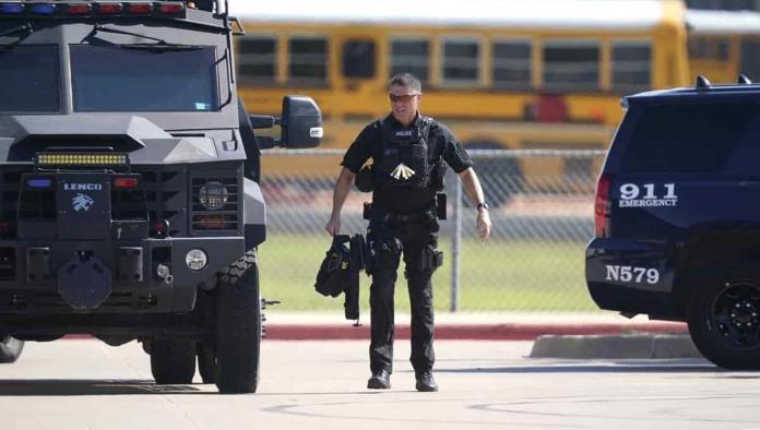 Detienen a sospechoso de tiroteo en escuela texana