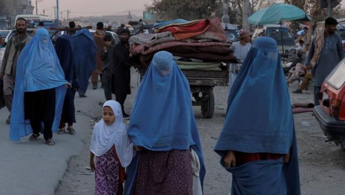Jefe de ONU denuncia promesas incumplidas de talibanes a mujeres y niñas