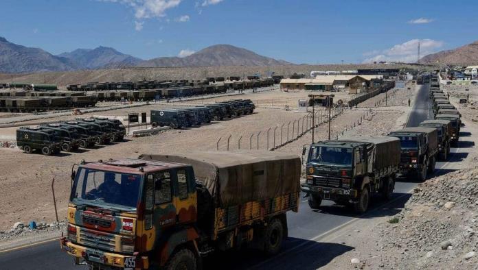 Aumenta la tensión; China despliega tropas en la frontera con India