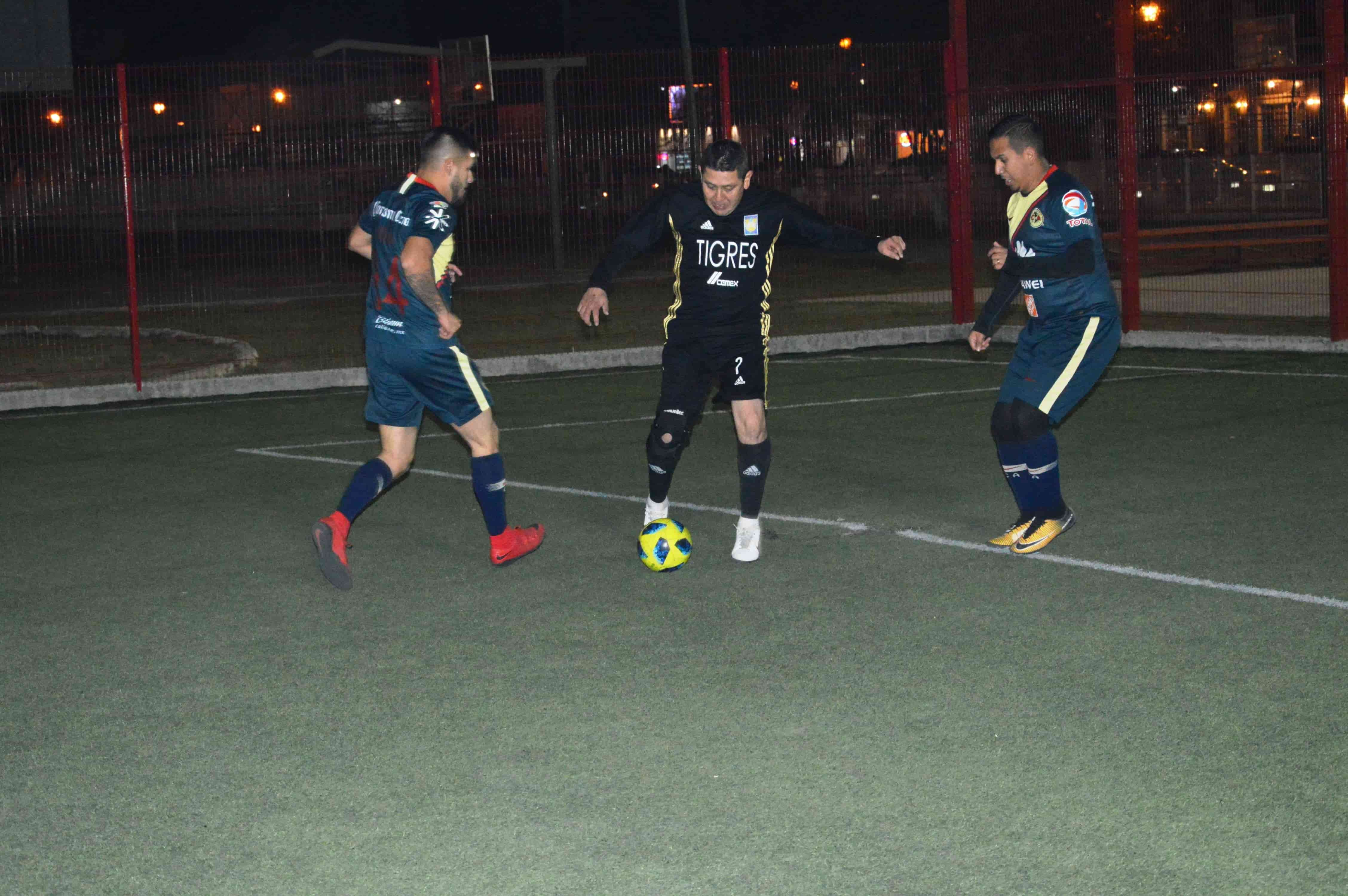 Firman otra goleada los tres Hernández  en la liga de futsal 7 Barrios Unidos