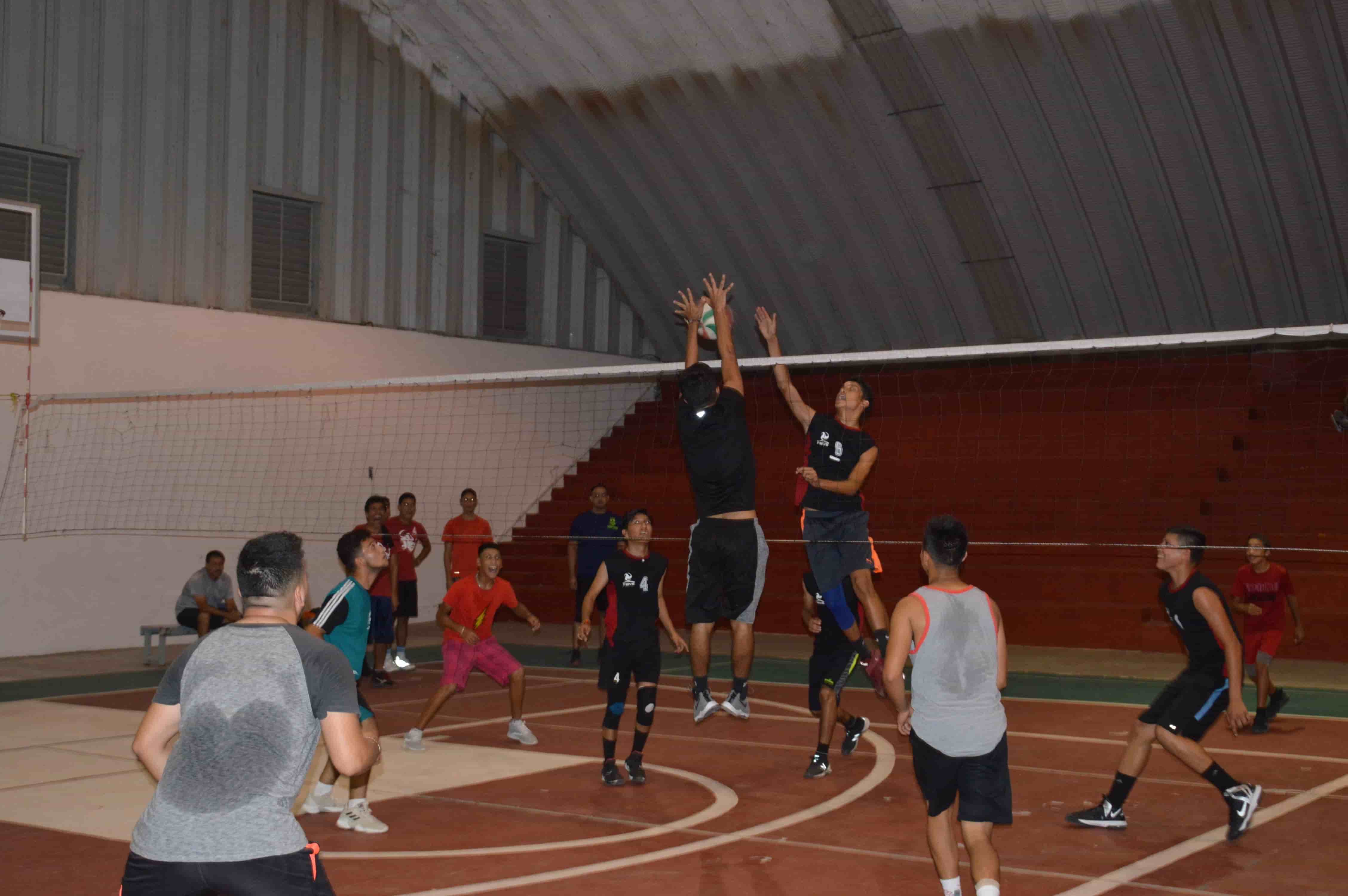 En la 1ª fuerza varonil del voleibol  Club Bravos debuta  con victoria