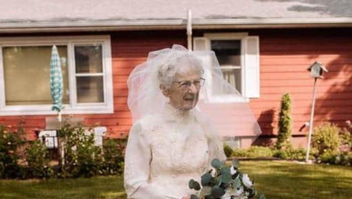 Luego de 77 años de casados, pareja recrea su boda