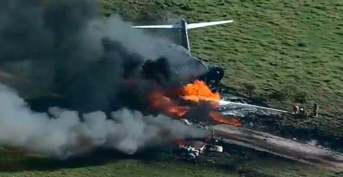 Se desploma avión en Houston; Sobreviven todos los pasajeros