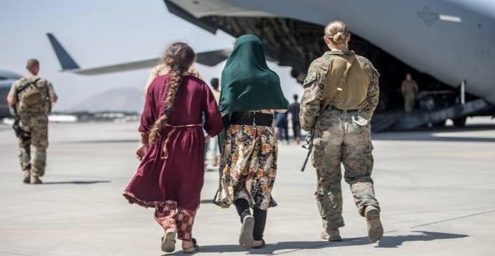 Familia afgana que fue deportada recibe condición de asilo político