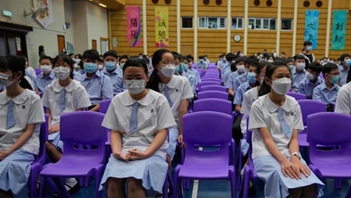 China promulga ley para reducir carga escolar a estudiantes