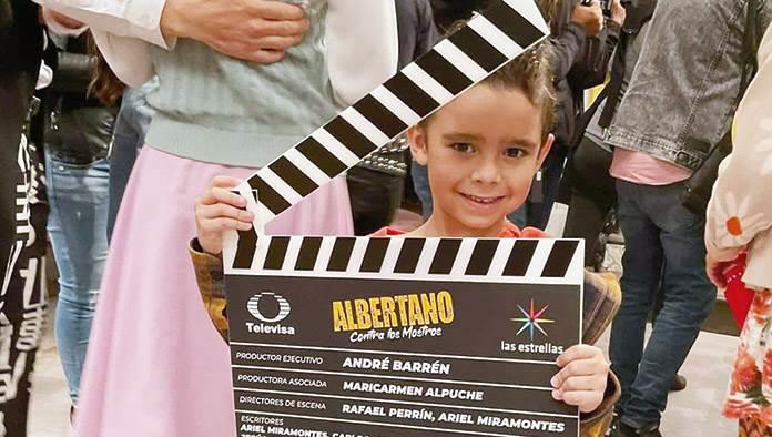 Niño Monclovense triunfa en Televisa