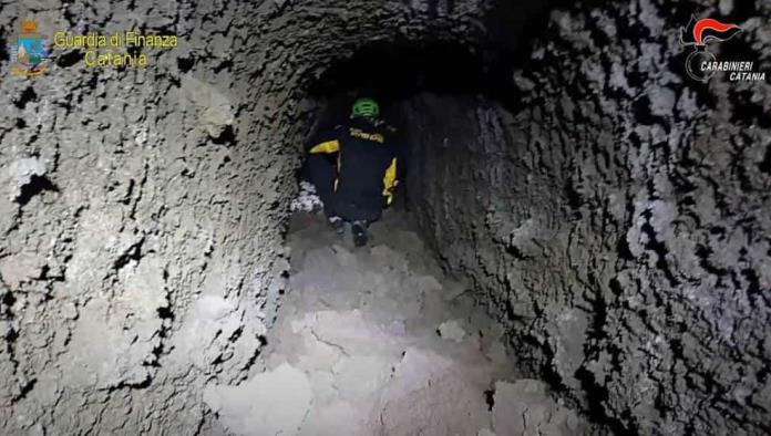 Encuentran restos humanos en volcán; Podría ser un periodista asesinado