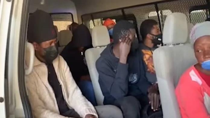 Llegan 11 migrantes africanos  sin documentos