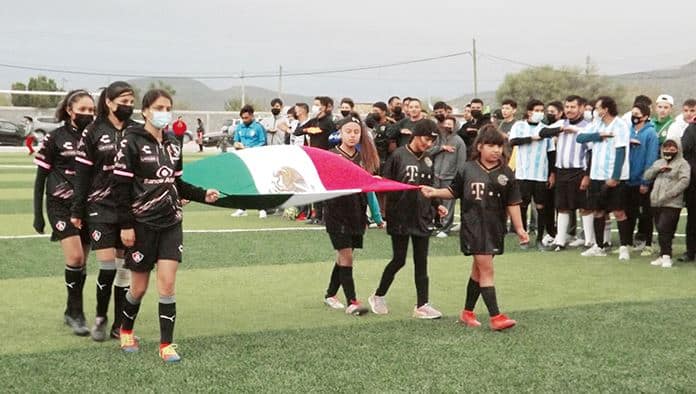 Luis Roberto “Zague” inauguró cancha de futbol-11