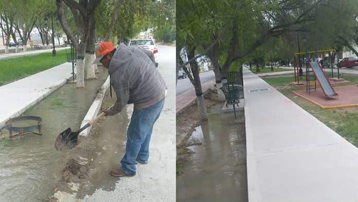 Dan mantenimiento a la Alameda Juárez