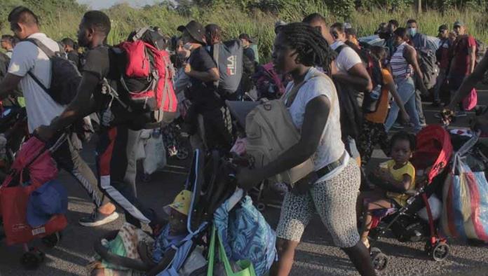Caravana de 3,000 migrantes parten de Chiapas hacia la frontera