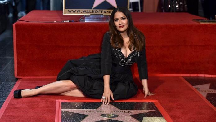 Salma Hayek develó su estrella en el Paseo de la Fama en Hollywood