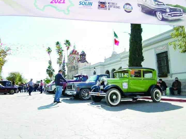 Clausura “mexicánico” expo de autos clásicos