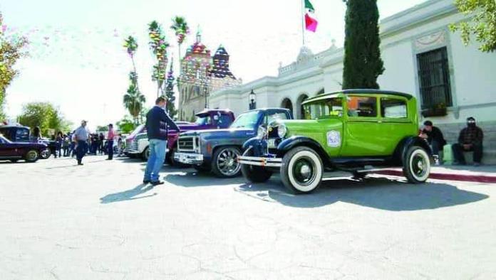 Clausura “mexicánico” expo de autos clásicos