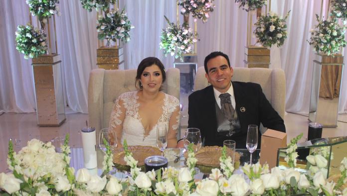 Unen sus vidas  en matrimonio Mónica Corral Guerrero y José Martínez Escalante
