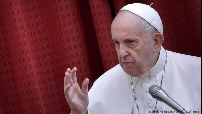 Papa Francisco pide a la sociedad que proteja a las mujeres víctimas de violencia