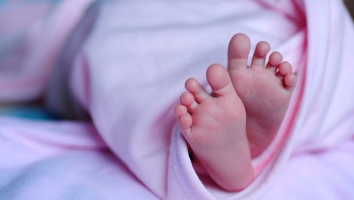 Muere bebé de 3 meses al cuidado de su hermana de 10 años 