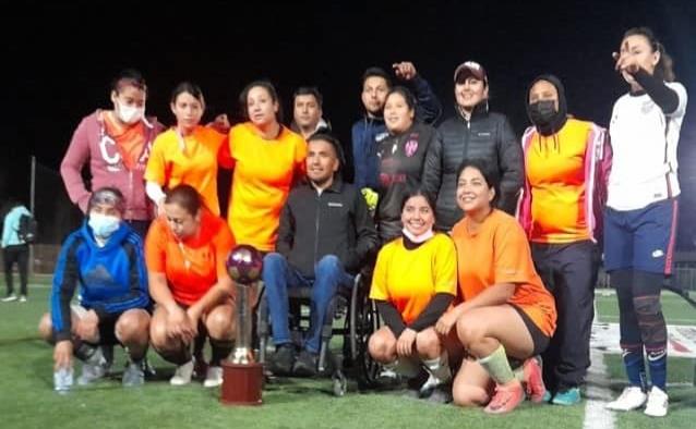Clausuran la liga `Futbol 7 femenil