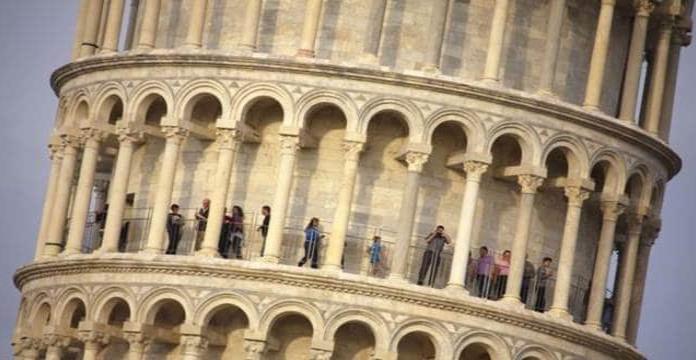 Pide a extraño una foto en la Torre de Pisa y el resultado se convierte en la burla