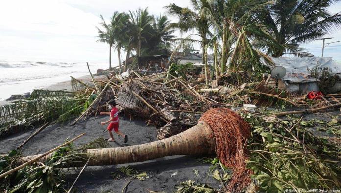 Al menos 33 muertos en Filipinas por la llegada del poderoso tifón Rai