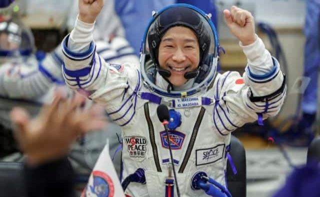 Magnate japonés regresa a Tierra tras viaje espacial de 12 días