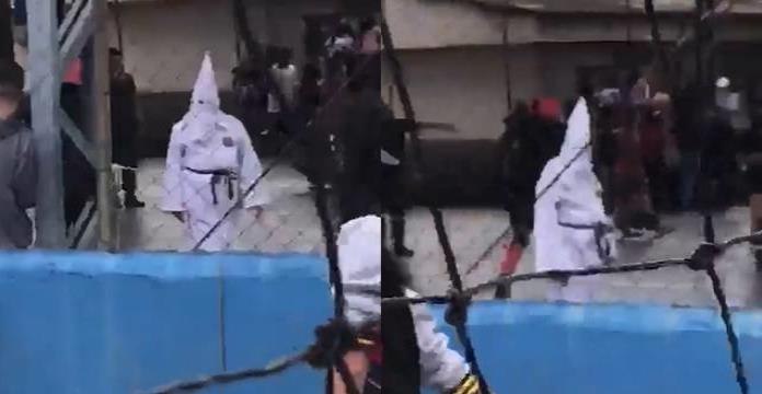 VIDEO: Profesor se pasea en escuela con disfraz del Ku Klux Klan