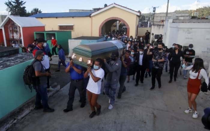 En Guatemala comienzan los funerales de migrantes muertos en accidente