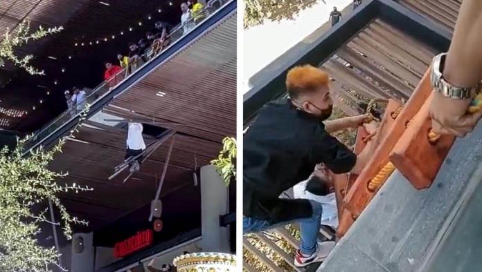 Video: Hombre salta del tercer piso en plaza comercial Paseo la Fe; sobrevive