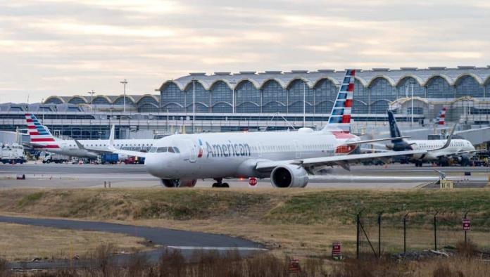 Escasea personal de aerolíneas por ómicron; sigue cancelación de vuelos