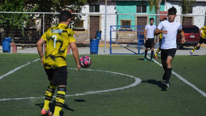 Deportivo Veloz golea  a Corona FC