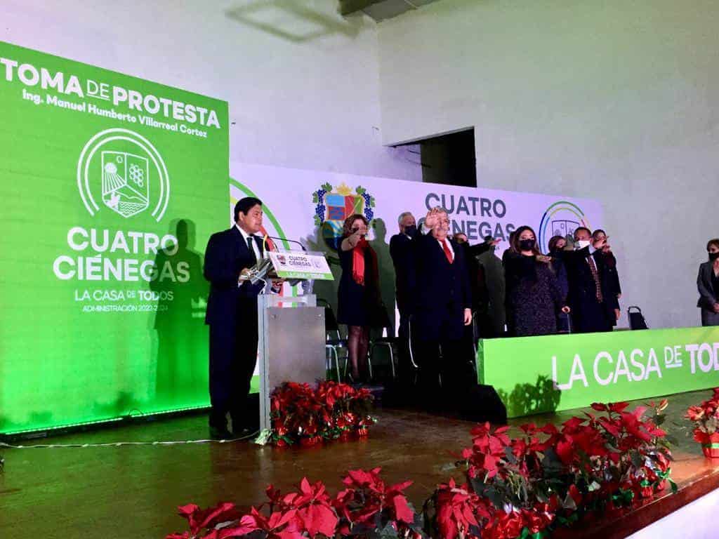 Humberto Villarreal tomó posesión del ayuntamiento de Cuatro Cienegas 2022-2024