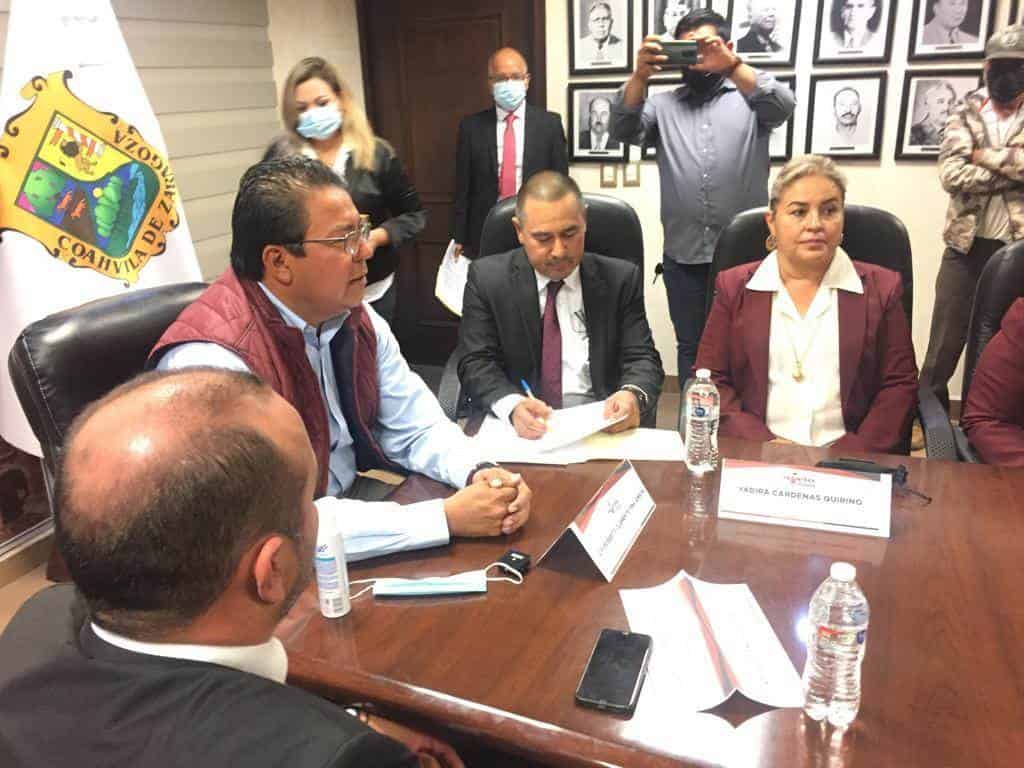 Roberto piña toma protesta de la administración de Ciudad Frontera 2022-2025