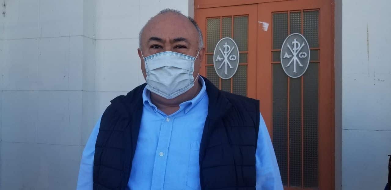 Párroco exhorta a que tengan cuidado con los contagios de la nueva cepa.