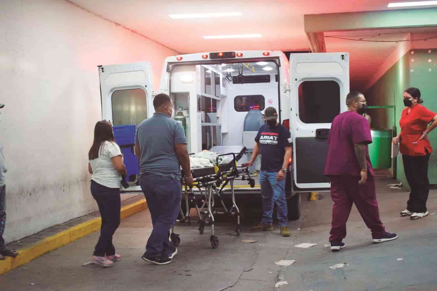 Llega bebé con 2 costillas rotas