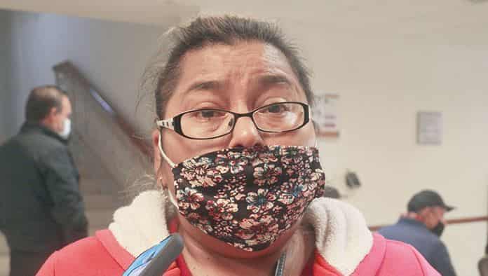 Asegura la señora Evangelina que los familiares de su esposo apoyados por un abogado falsificaron su firma para quitarle la pensión y su casa.