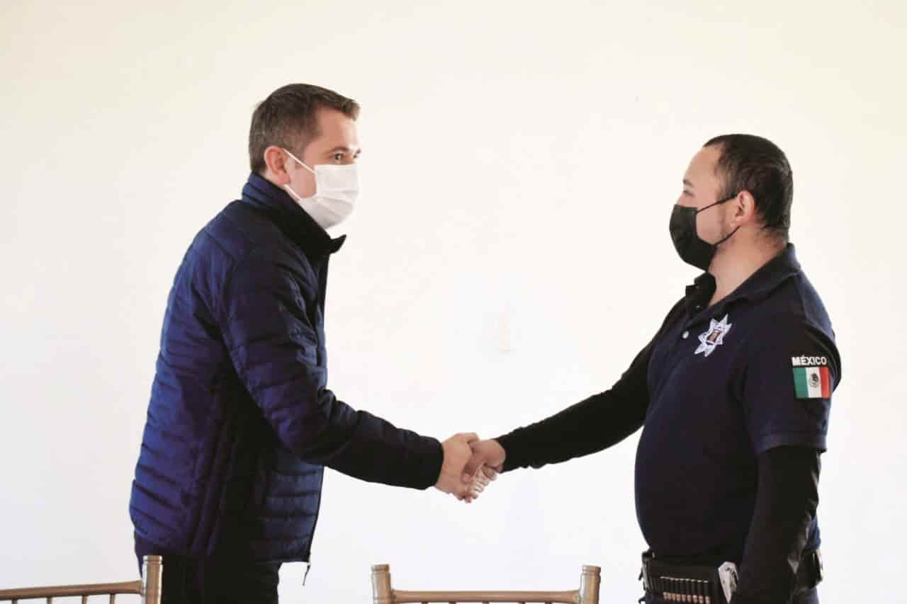 Convive alcalde Hugo Lozano con policías