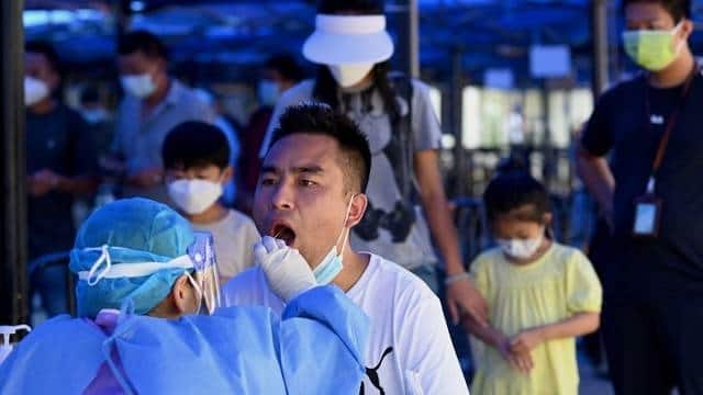 China confina a casi 1.2 millones de personas por 3 casos de Covid-19
