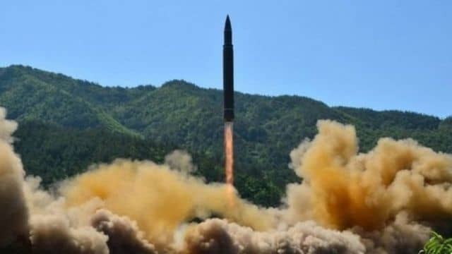 Corea del Norte lanza misil balístico