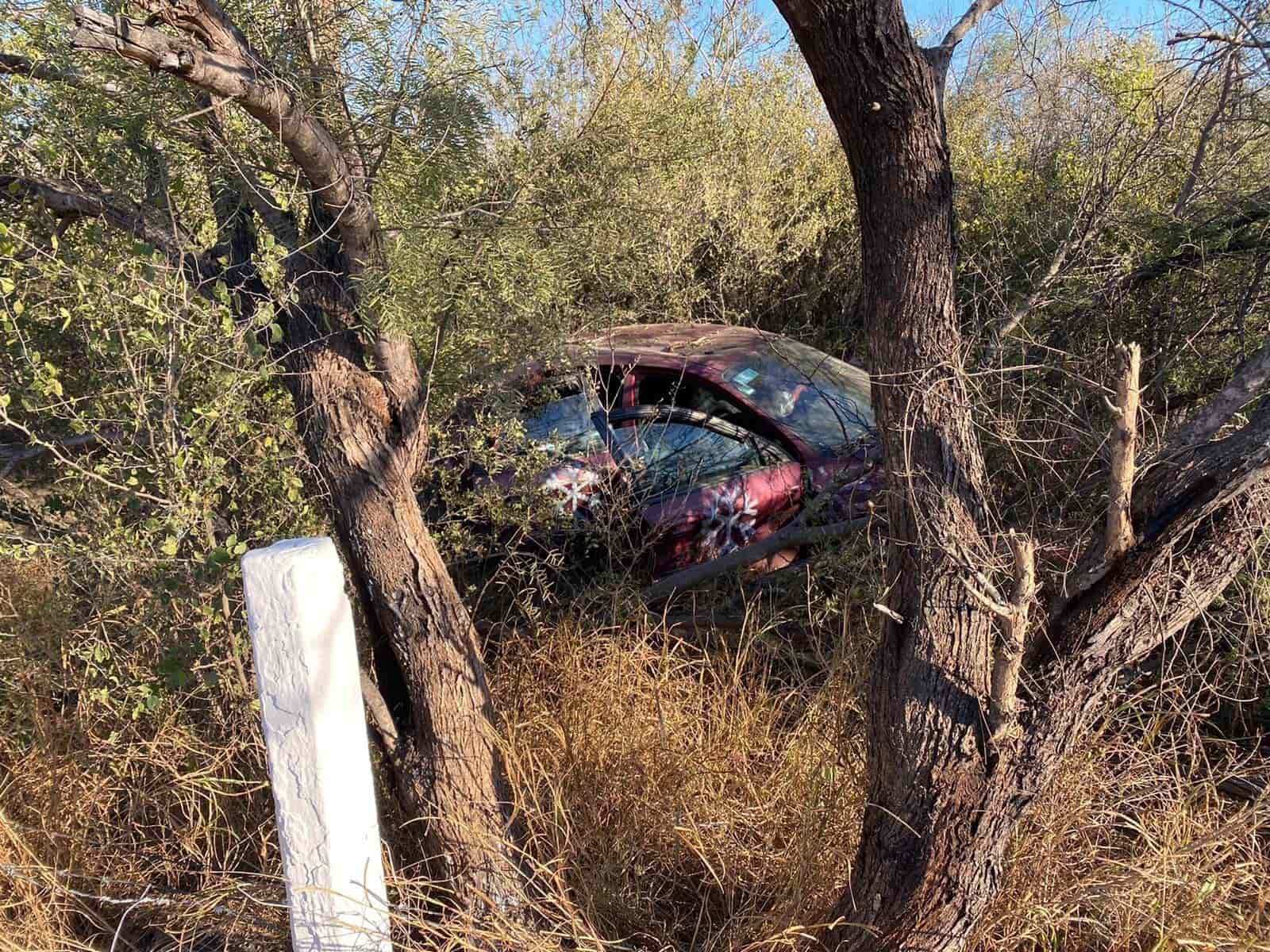 Una familia que viajaba con rumbo a Piedras Negras volcó la unidad en que viajaban.