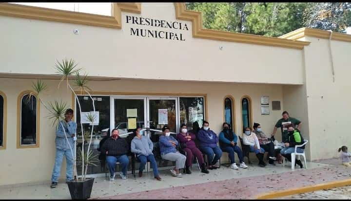 Se habló con los trabajadores que la ex alcaldesa dejó a su suerte y se irán pagando poco a poco, conforme lo permitan las finanzas municipales.