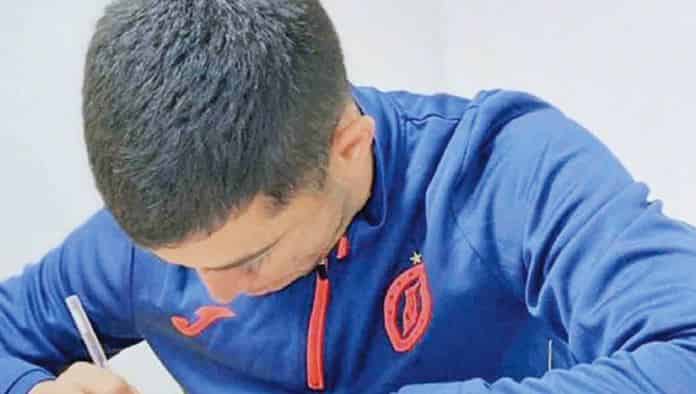 Erik Lira firmó con Cruz Azul
