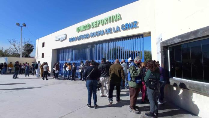 Jóvenes acuden por segunda dosis de COVID-19 en Monclova