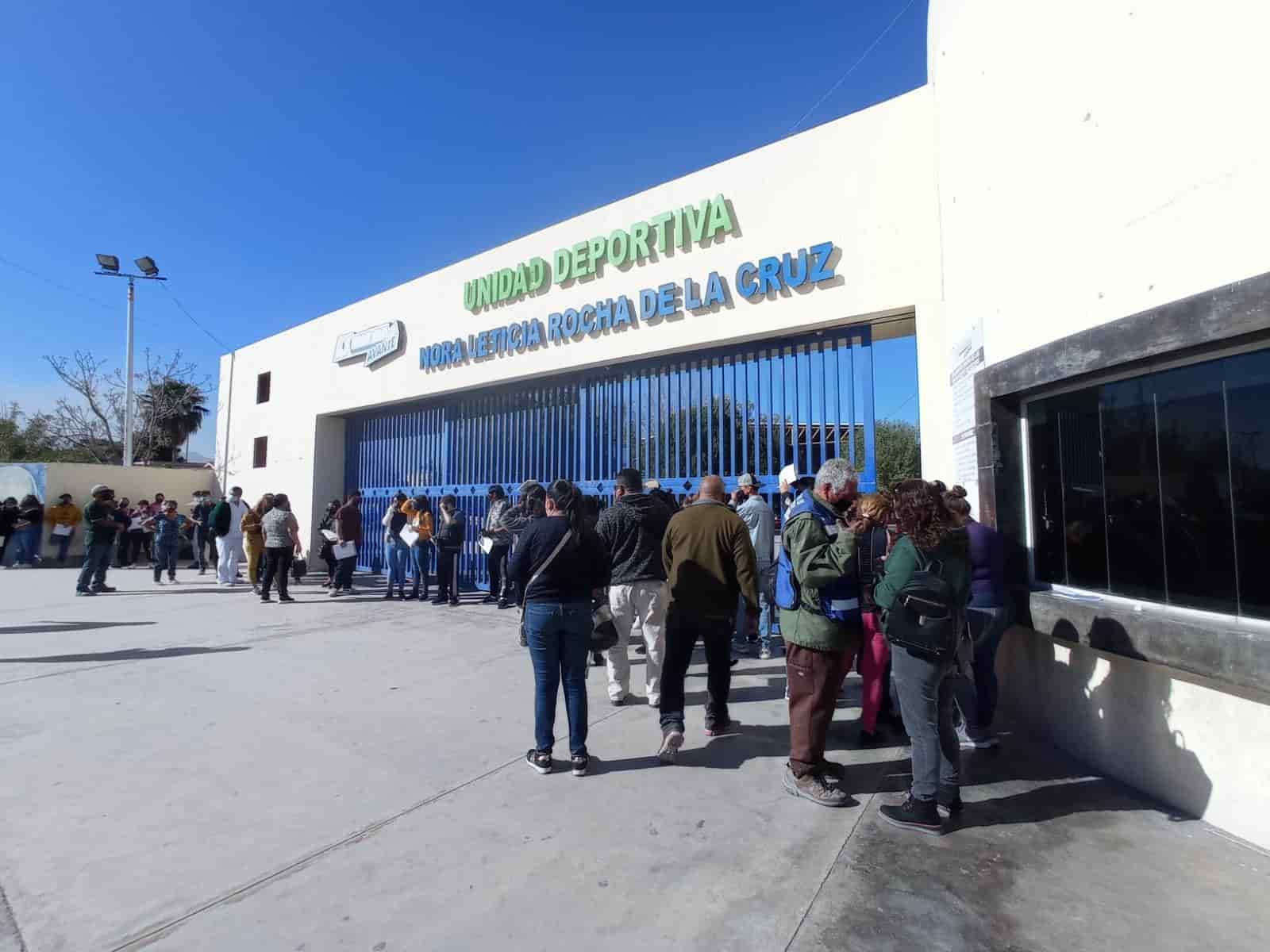 Jóvenes acuden por segunda dosis de COVID-19 en Monclova
