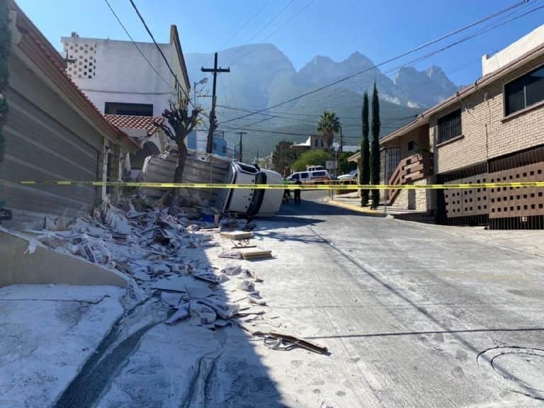Muere hombre al caerle la carga de una unidad