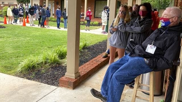 Estados Unidos aplicará dosis de refuerzo a adolescentes