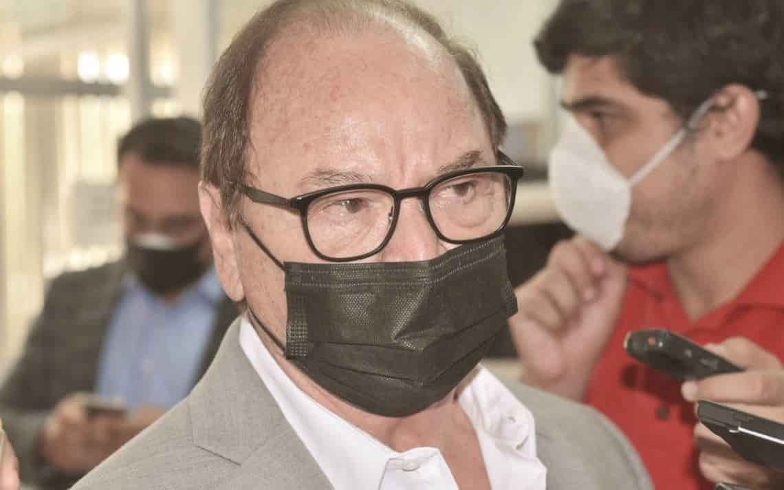 Roberto Bernal Gómez, Secretario de Salud.
