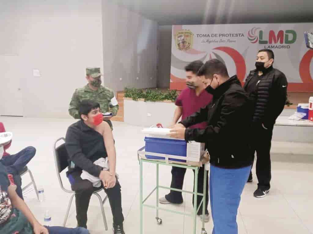 Se inció la aplicación de segundas dosis anticovid a personal de entre 15 y 17 años.